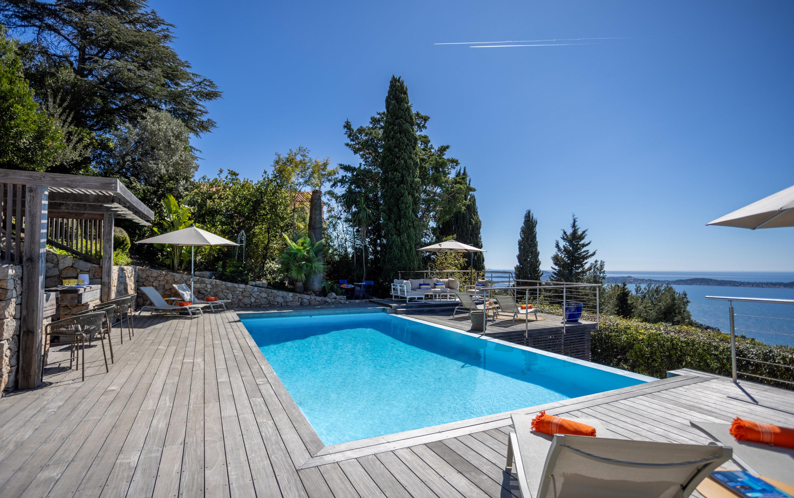Piscine et jardin